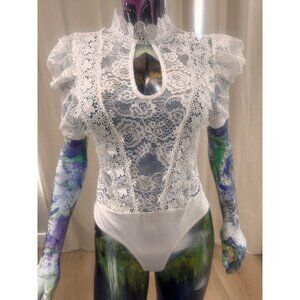 White Lace Keyhole Puff Sleeve Bodysuit With Snap Closure By Valentine L